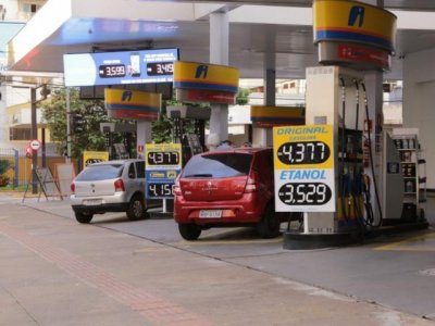 Na capital, foram pesquisados 43 postos de combustveis, com variao de R$ 3,399 a R$ 3,699 (Foto/Arquivo: Marcos Maluf)